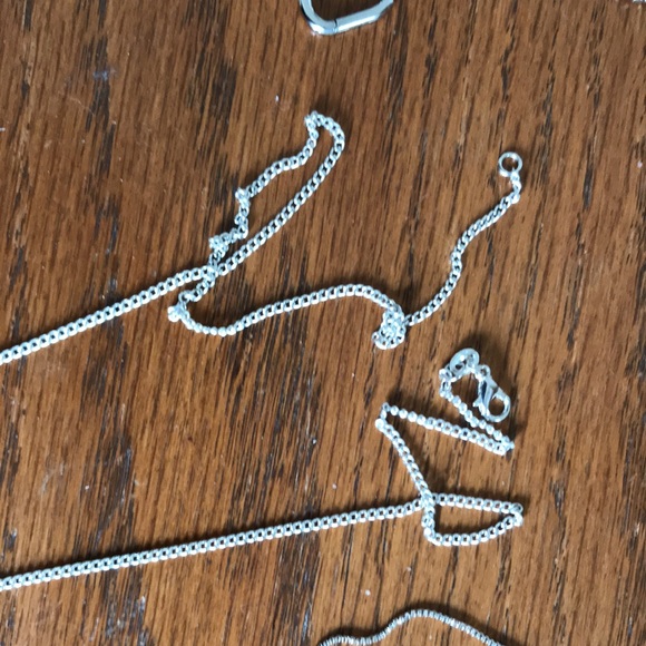 Assorted chains, earrings and ring - Picture 10 of 11